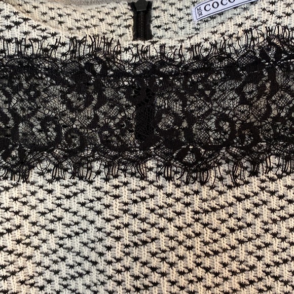 Coco and Tashi knee length dress - Picture 4 of 5